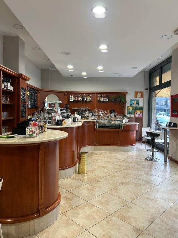 negozio in vendita a Torino in zona Aurora