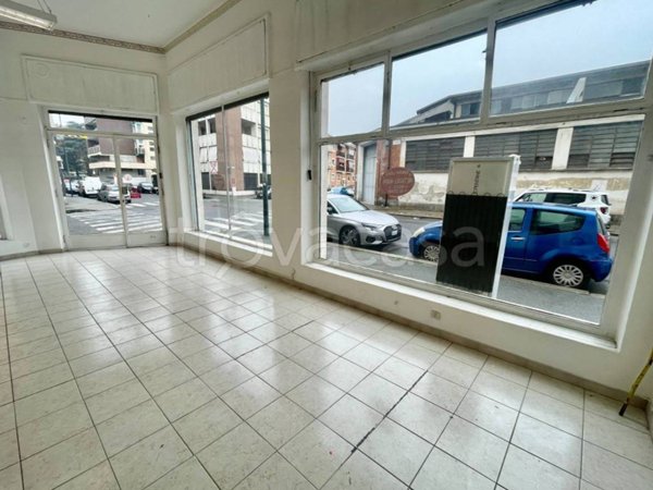 negozio in vendita a Torino in zona Pozzo Strada