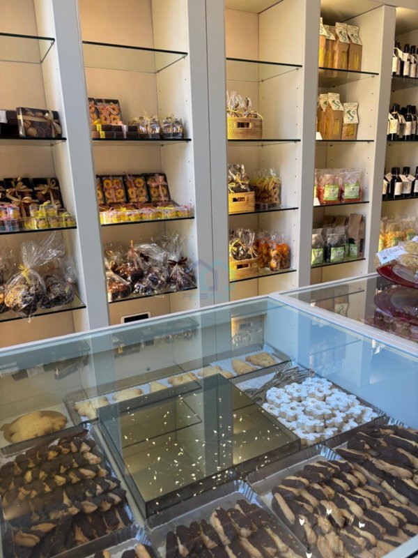 locale commerciale in vendita a Torino in zona Santa Rita