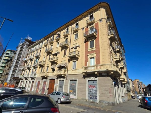 negozio in vendita a Torino in zona Borgata Vittoria