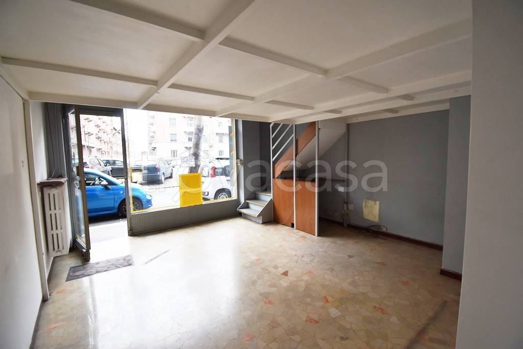 negozio in vendita a Torino in zona Pozzo Strada