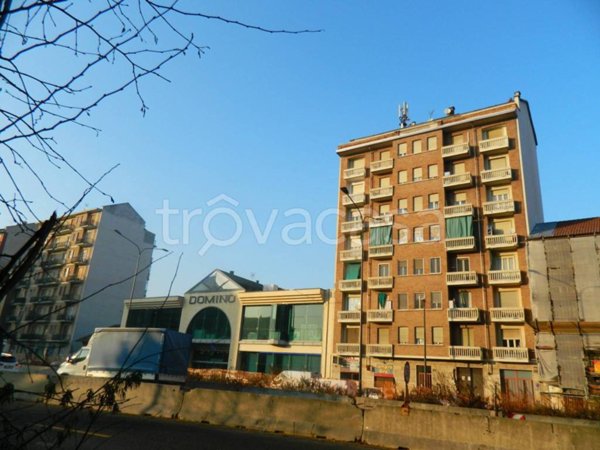 negozio in vendita a Torino in zona Madonna di Campagna