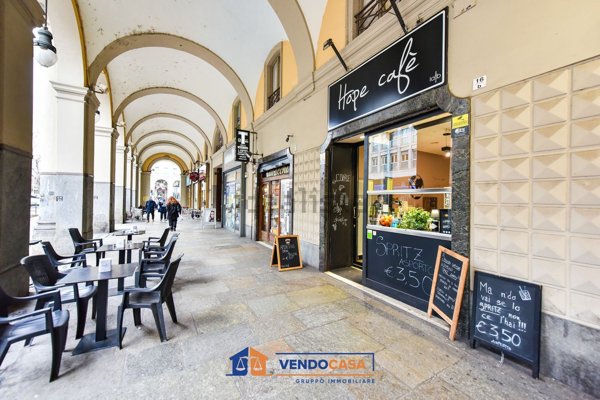 locale commerciale in vendita a Torino in zona Centro Storico