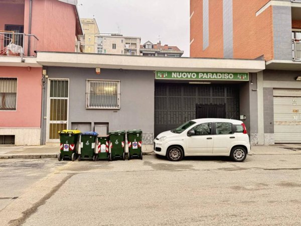 negozio in vendita a Torino in zona Parella
