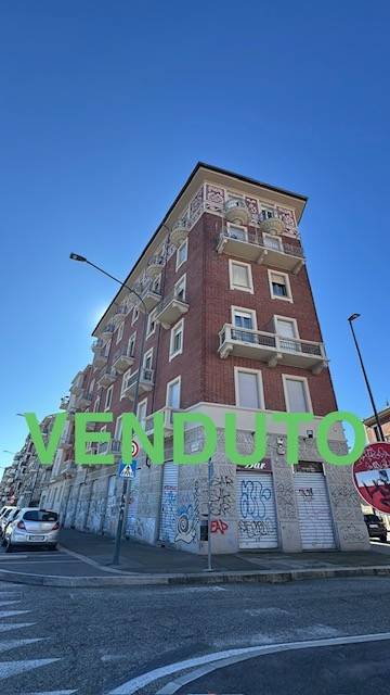 negozio in vendita a Torino in zona Lingotto