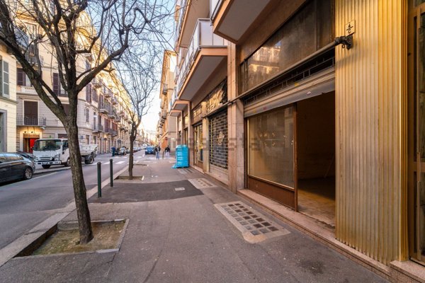 locale commerciale in vendita a Torino in zona San Salvario