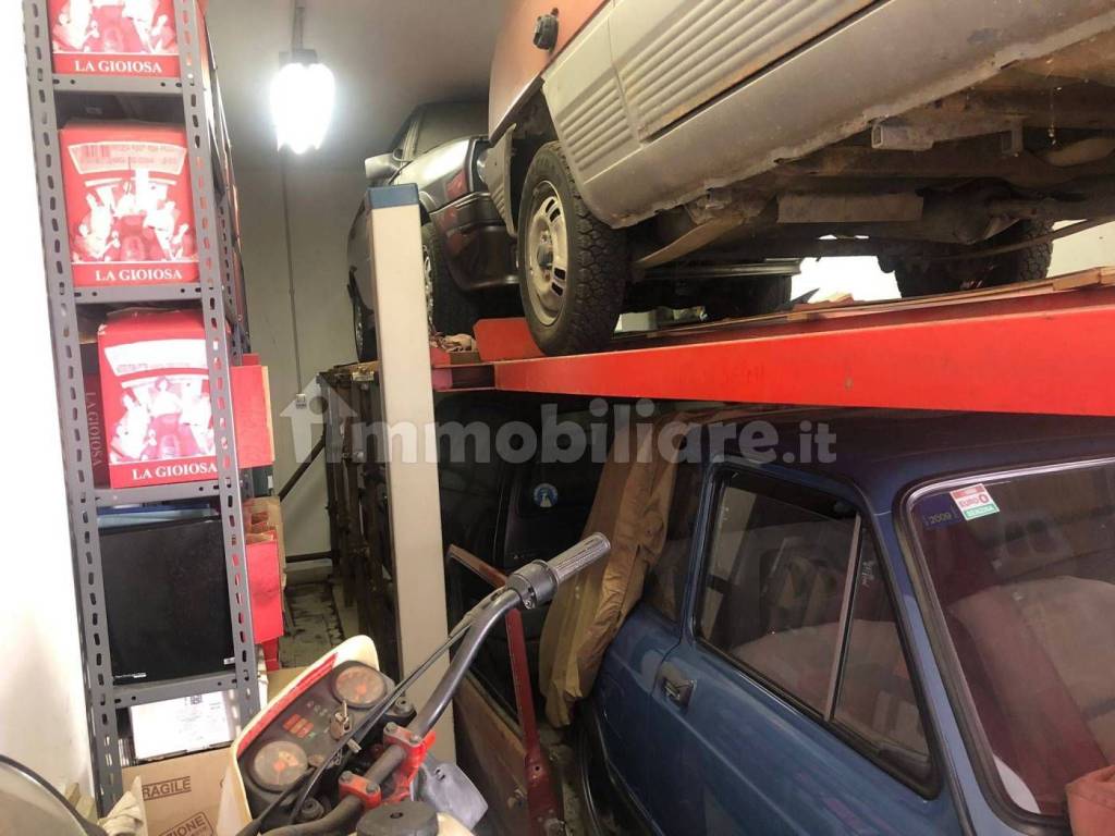 locale commerciale in vendita a Torino in zona Rosa