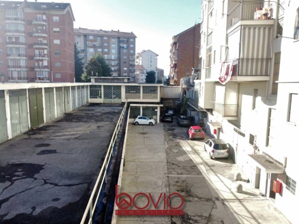 locale commerciale in vendita a Torino in zona Barca