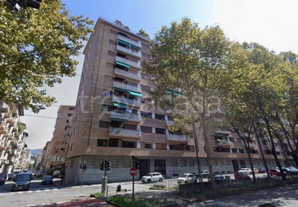 locale commerciale in vendita a Torino in zona Crocetta