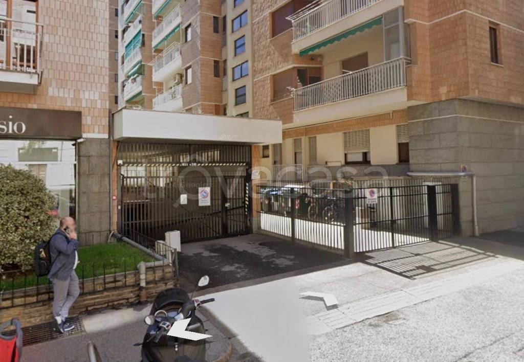 locale commerciale in vendita a Torino in zona Crocetta