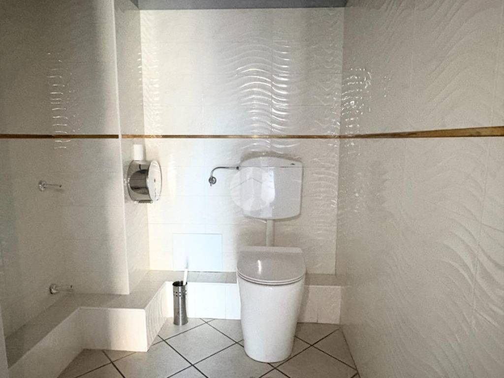 negozio in vendita a Torino in zona Madonna di Campagna