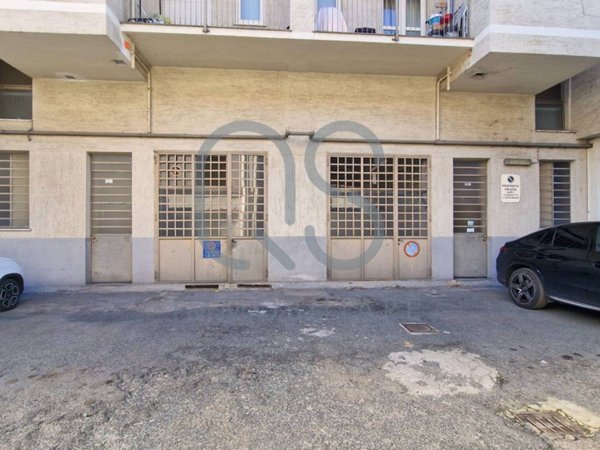 locale commerciale in vendita a Torino in zona Vanchiglia