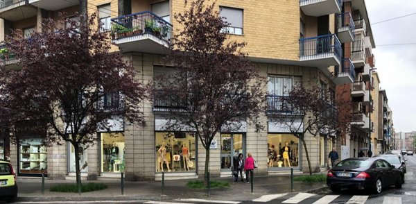 locale commerciale in vendita a Torino in zona Borgata Vittoria