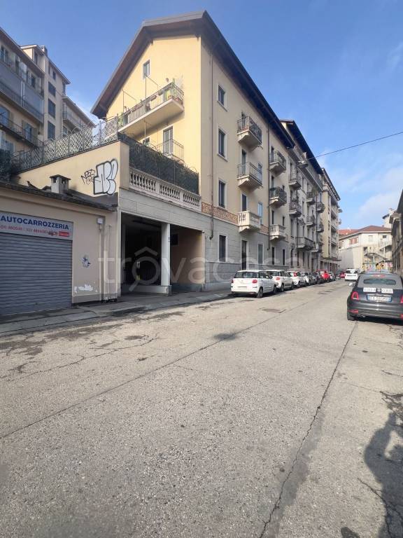 negozio in vendita a Torino in zona San Donato