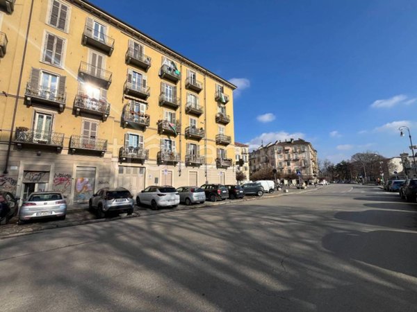 negozio in vendita a Torino in zona Regio Parco