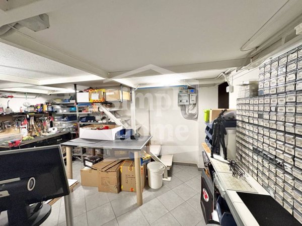 negozio in vendita a Torino in zona Parella