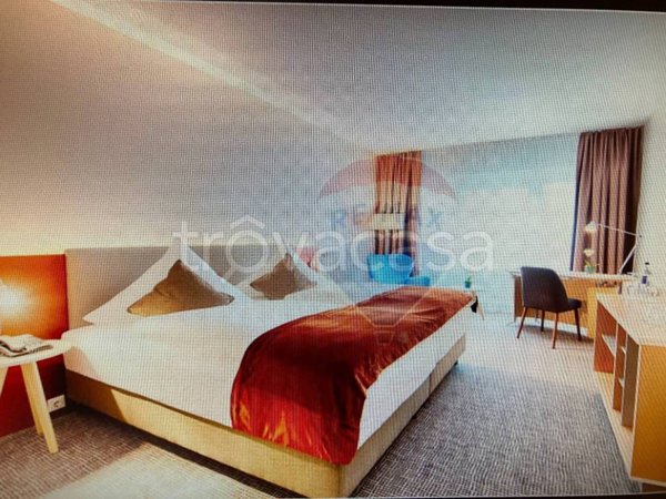 negozio in vendita a Torino in zona Borgata Vittoria