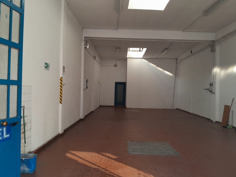 locale commerciale in vendita a Torino in zona Mirafiori Sud