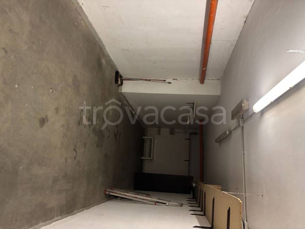 locale commerciale in vendita a Torino in zona Rebaudengo