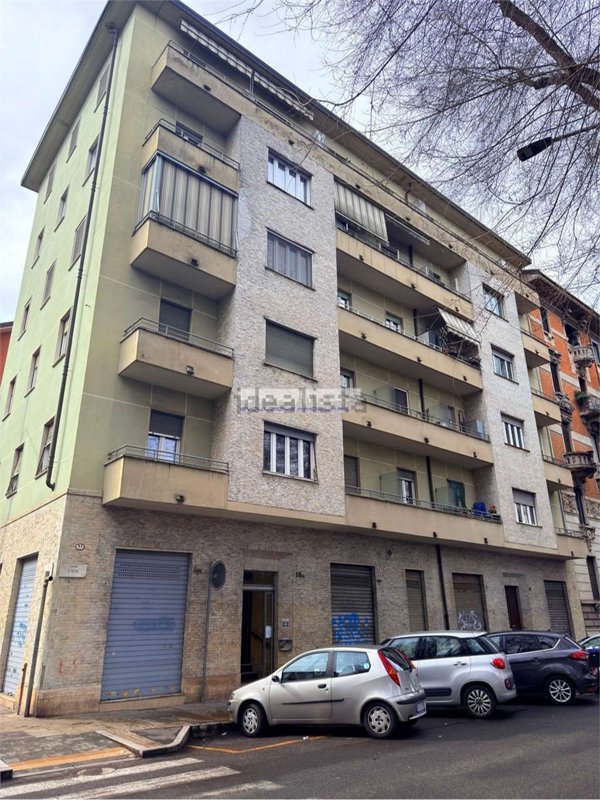 negozio in vendita a Torino in zona Aurora