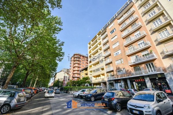 locale commerciale in vendita a Torino in zona Filadelfia