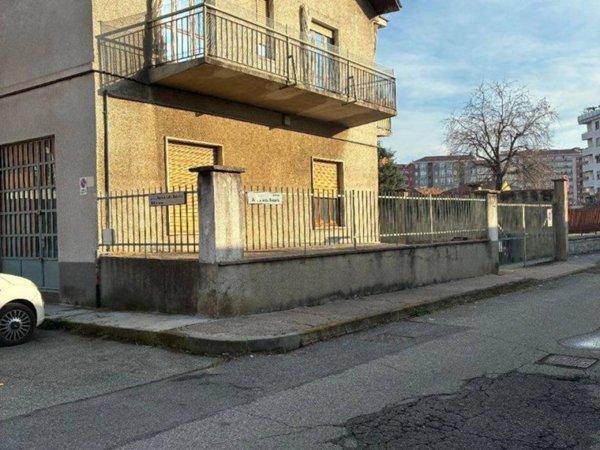 negozio in vendita a Torino in zona Madonna di Campagna