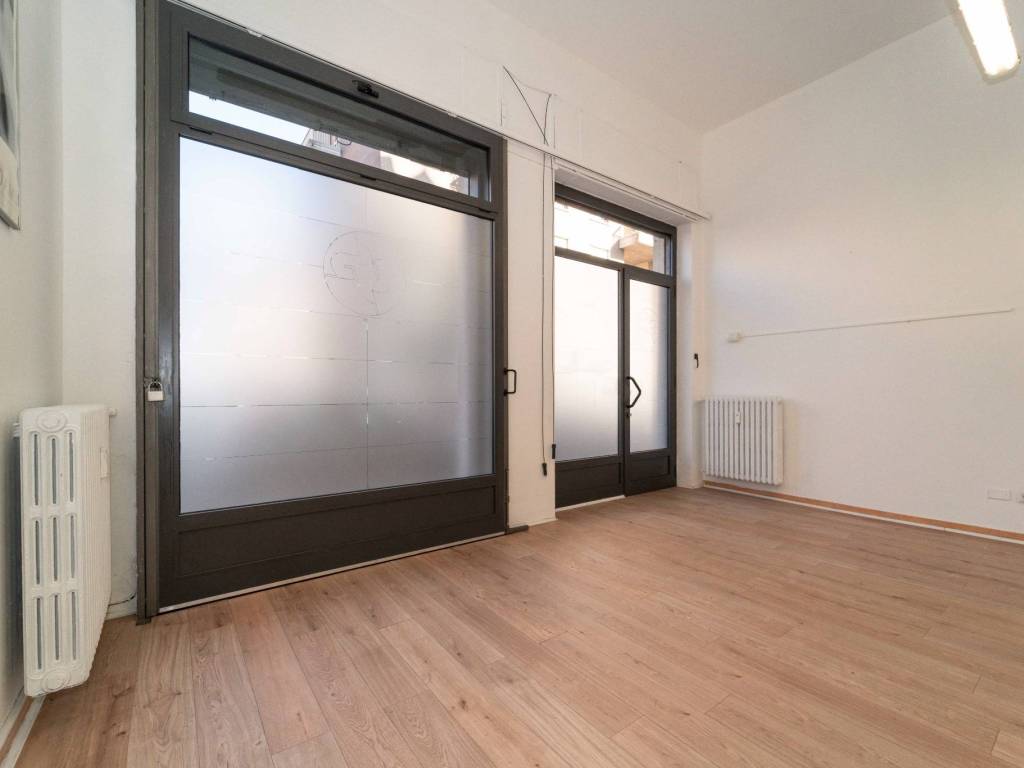 negozio in vendita a Torino in zona Aurora