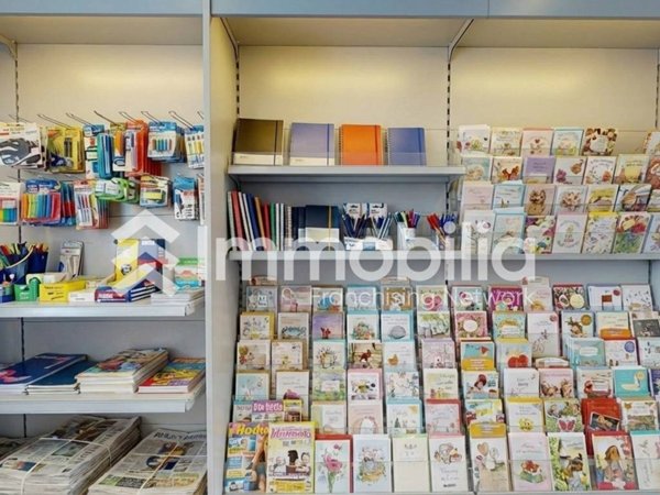 negozio in vendita a Torino in zona Borgata Vittoria