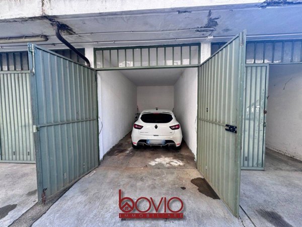 negozio in vendita a Torino in zona Regio Parco