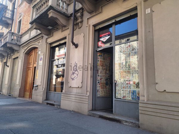 locale commerciale in vendita a Torino in zona Borgo San Paolo