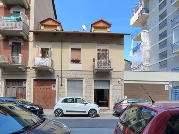 negozio in vendita a Torino in zona Borgata Vittoria