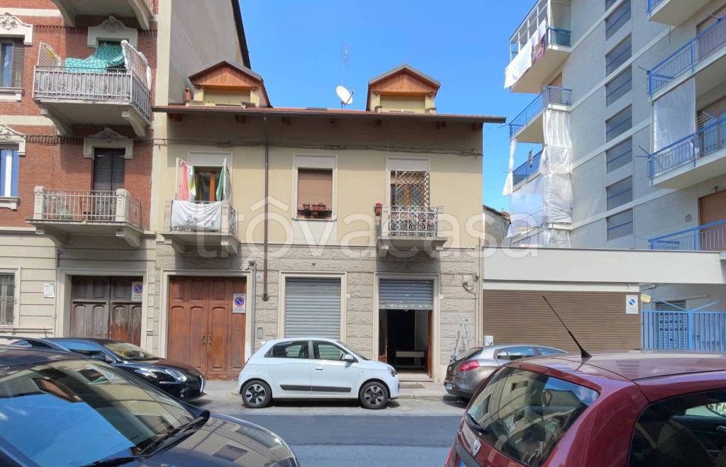 negozio in vendita a Torino in zona Borgata Vittoria