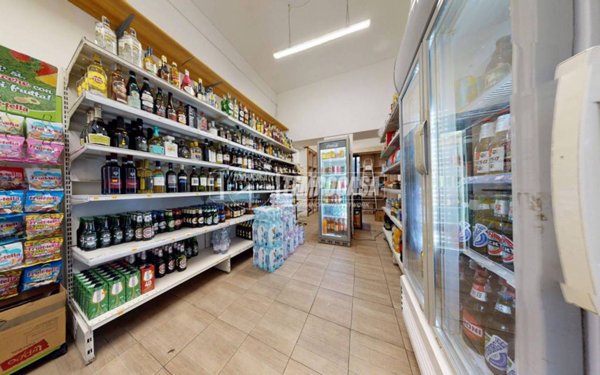 negozio in vendita a Torino in zona Vanchiglia