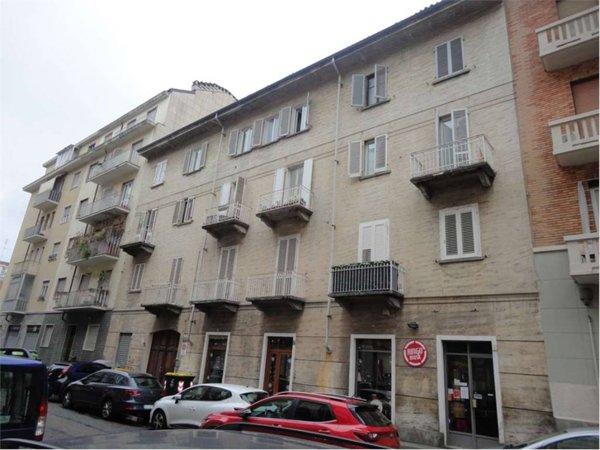 negozio in vendita a Torino in zona Parella