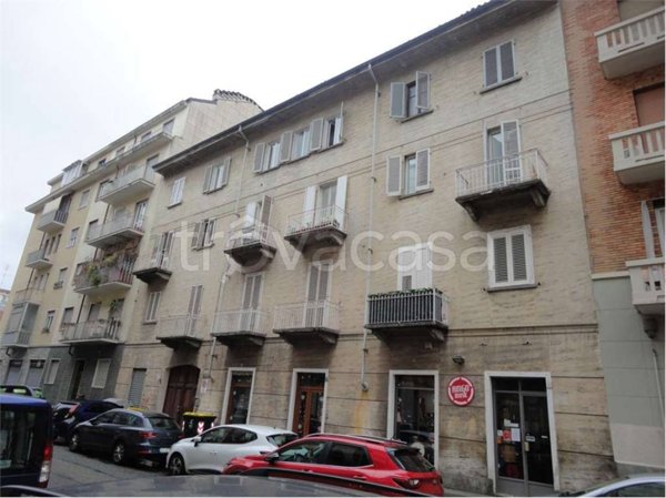 negozio in vendita a Torino in zona Parella