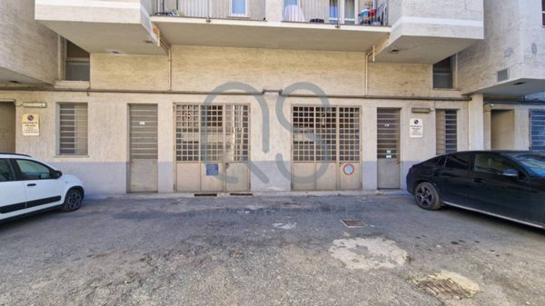 locale commerciale in vendita a Torino in zona Regio Parco