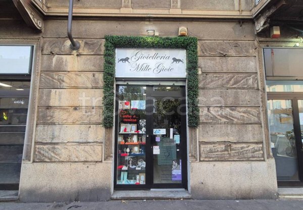 negozio in vendita a Torino in zona Lingotto