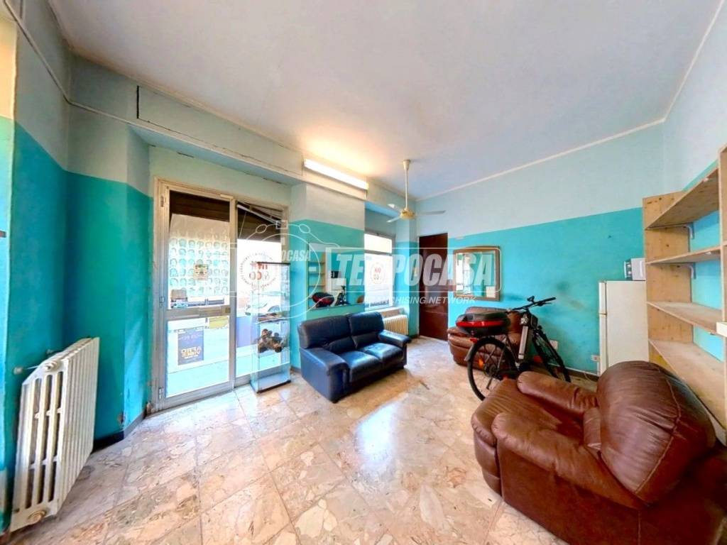 negozio in vendita a Torino in zona Rebaudengo