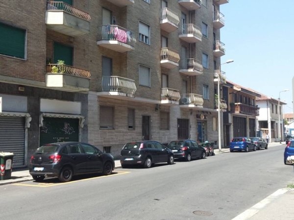 negozio in vendita a Torino in zona Parella