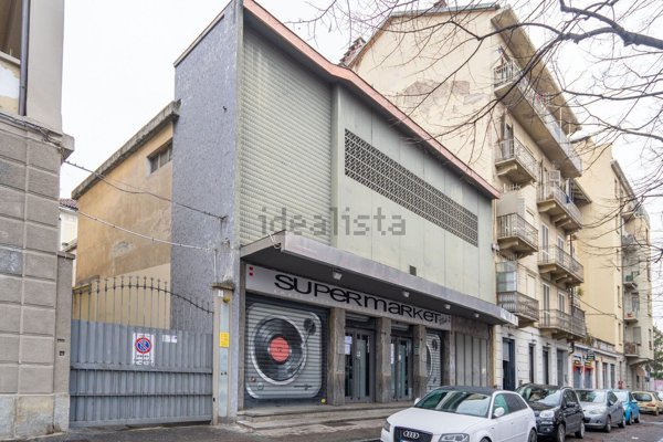 negozio in vendita a Torino in zona Madonna di Campagna