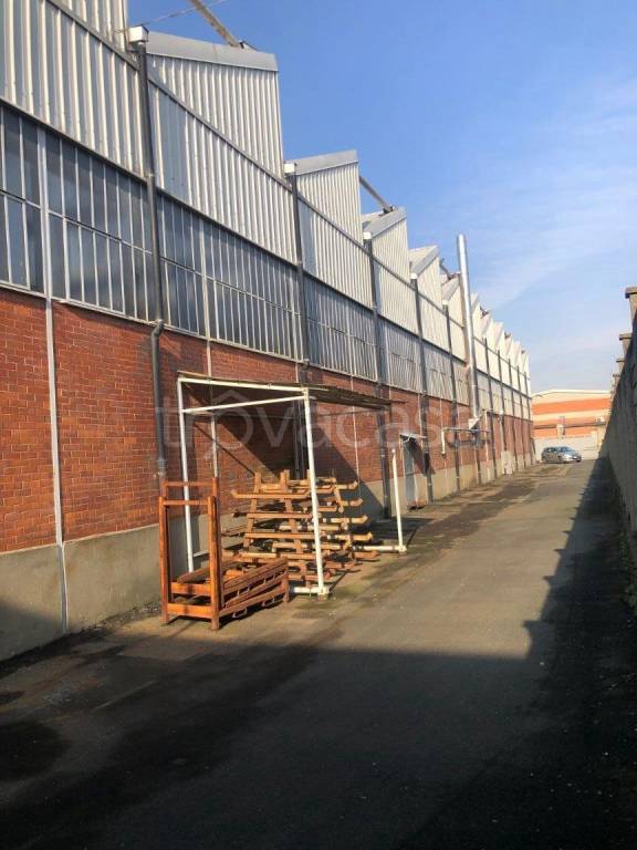 capannone in vendita a Torino