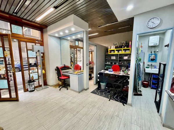 negozio in vendita a Torino in zona Vanchiglia