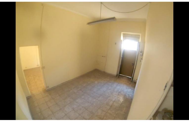 locale commerciale in vendita a Torino in zona Barriera di Milano