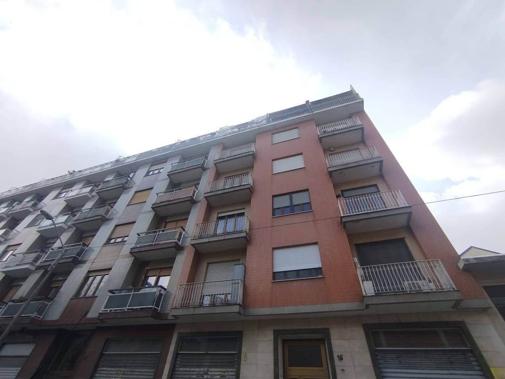 appartamento in vendita a Torino in zona Lingotto