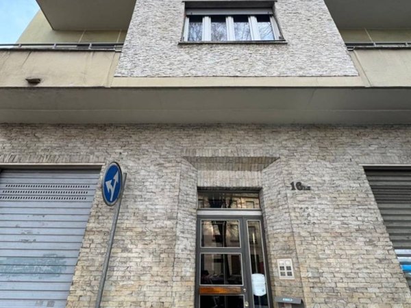 negozio in vendita a Torino in zona Aurora