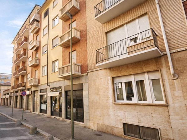 negozio in vendita a Torino in zona Pozzo Strada