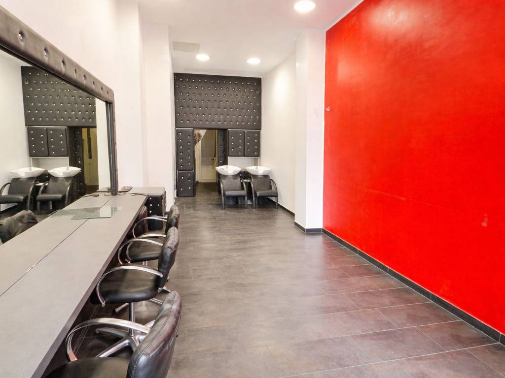 negozio in vendita a Torino in zona Pozzo Strada