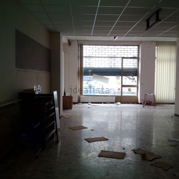 locale commerciale in vendita a Torino in zona Barriera di Milano