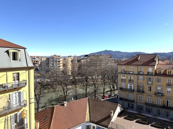 appartamento in vendita a Torino in zona Aurora
