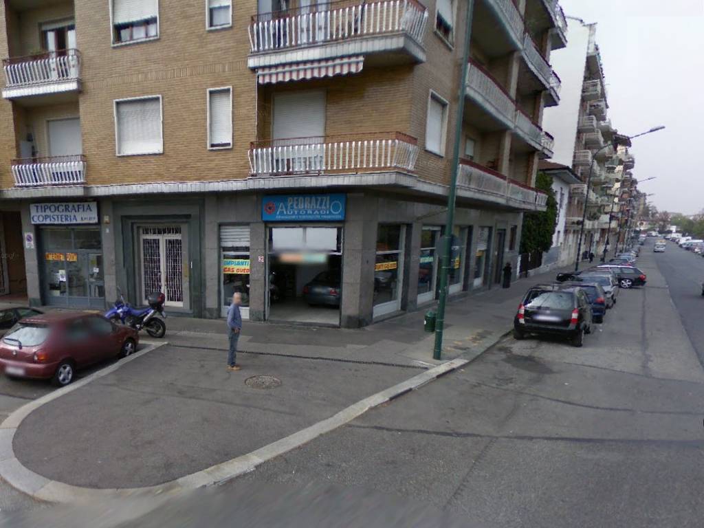 negozio in vendita a Torino in zona Lingotto